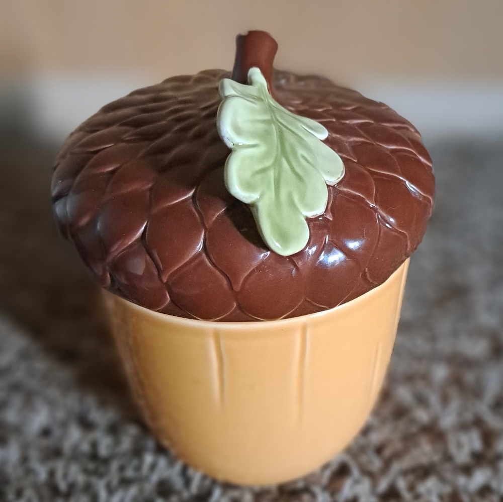 Vtg. Fall Ceramic Acorn Candy/Cookie  Cannister/ Jar With Lid